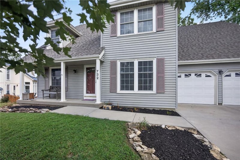 732 N Persimmon Dr, Olathe, KS 66061