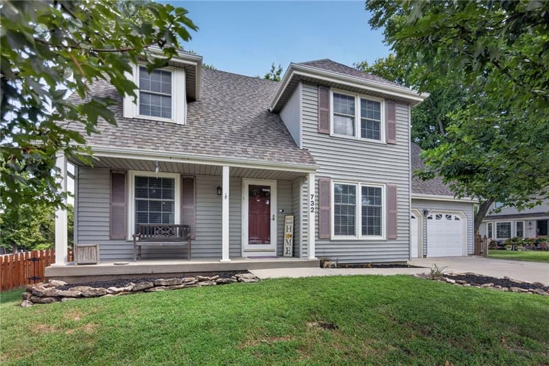 732 N Persimmon Dr, Olathe, KS 66061