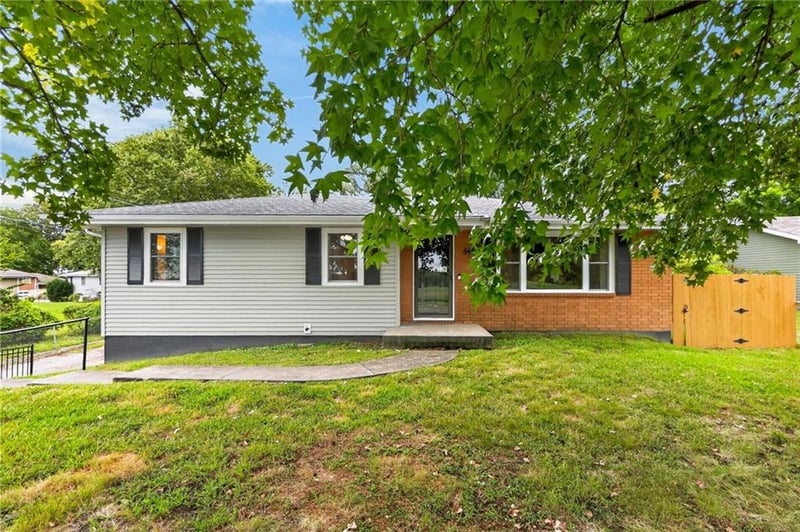 5402 Frederick Ave, St Joseph, MO 64506