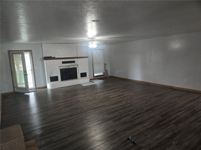 529 SE Dd Hw, Warrensburg, MO 64093