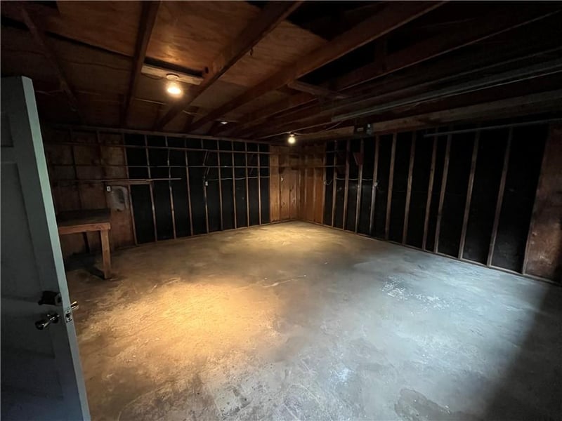 201 6th St, Oswego, KS 67356