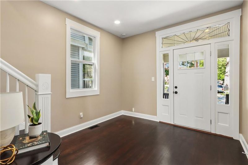 49 E 32 St, Kansas City, MO 64111