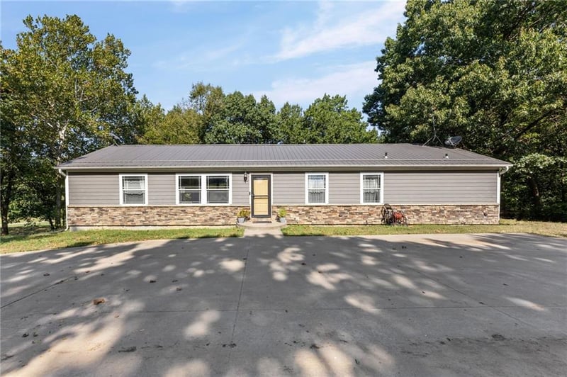 1675 Jackson Rd, Ottawa, KS 66067