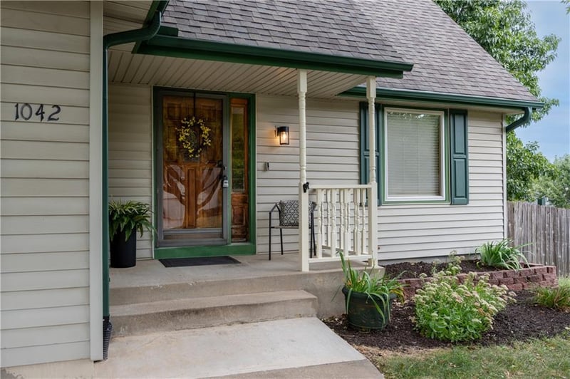 1042 E Millview Cir, Olathe, KS 66061