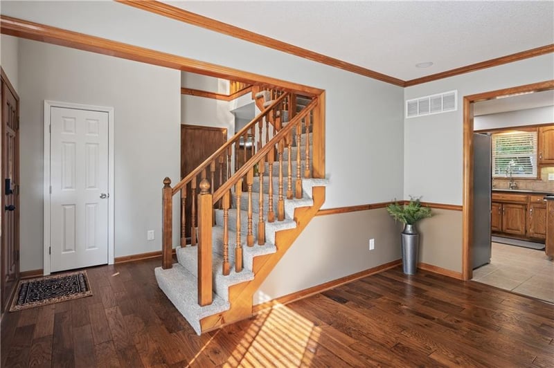 1042 E Millview Cir, Olathe, KS 66061