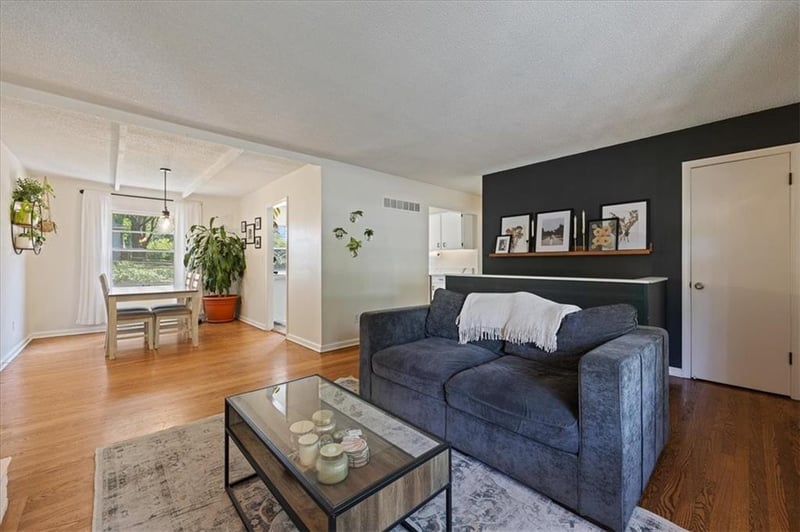 8863 Switzer Rd, Overland Park, KS 66214