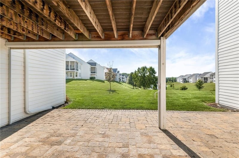 6140 Lime Stone Ct, Parkville, MO 64152