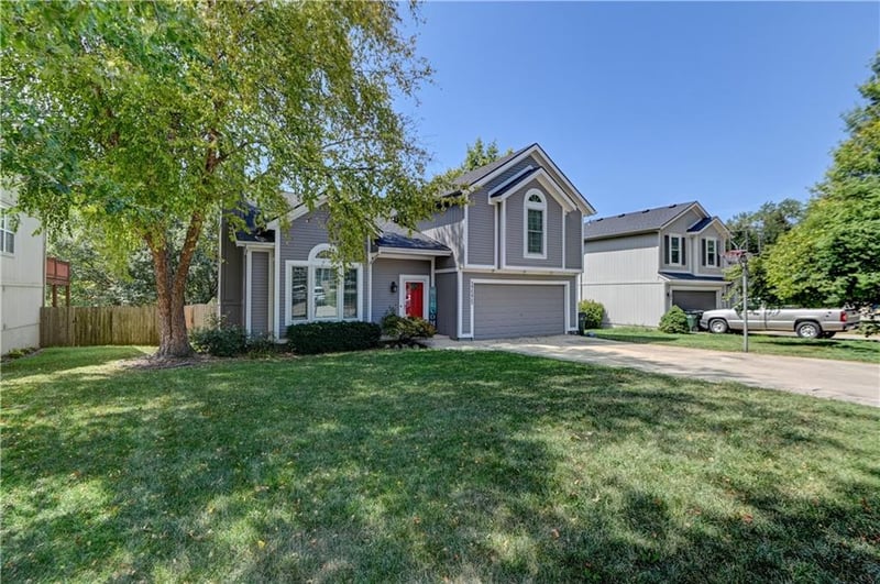 17575 W 111th Ct, Olathe, KS 66061