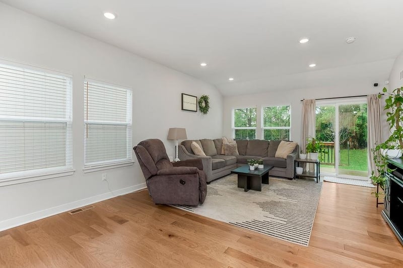 511 Hampstead Dr, Raymore, MO 64083