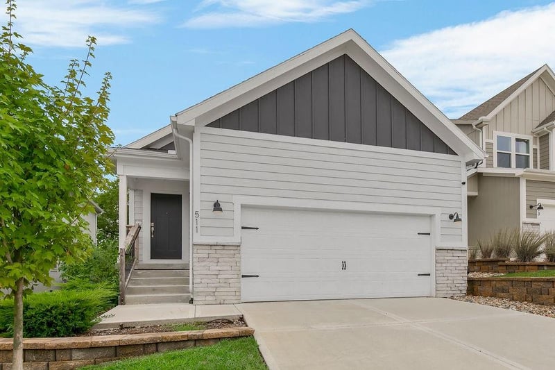 511 Hampstead Dr, Raymore, MO 64083