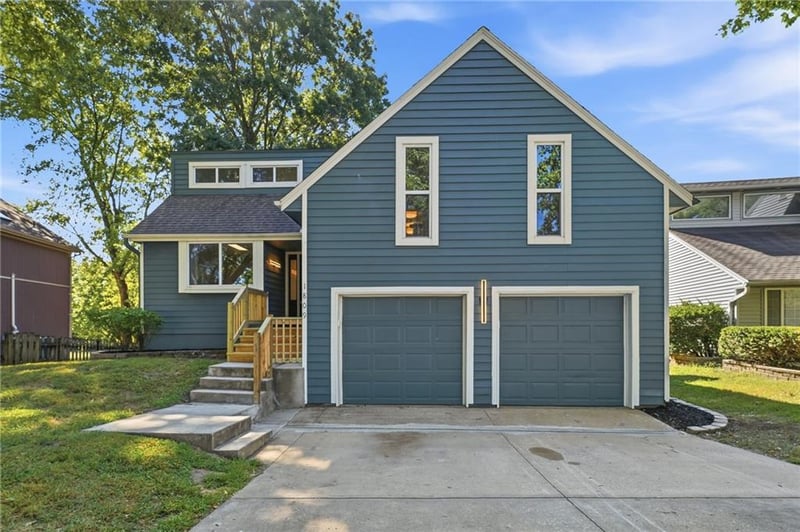 1809 NE Gatewood Dr, Lee's Summit, MO 64086