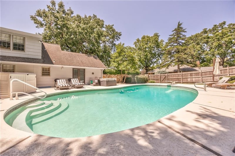 9853 Rosewood Dr, Overland Park, KS 66207
