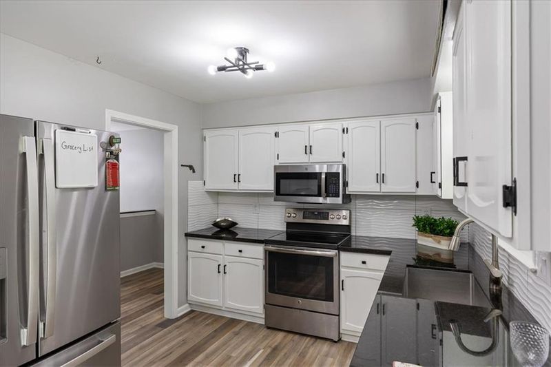 3916 S Crackerneck Rd, Independence, MO 64055