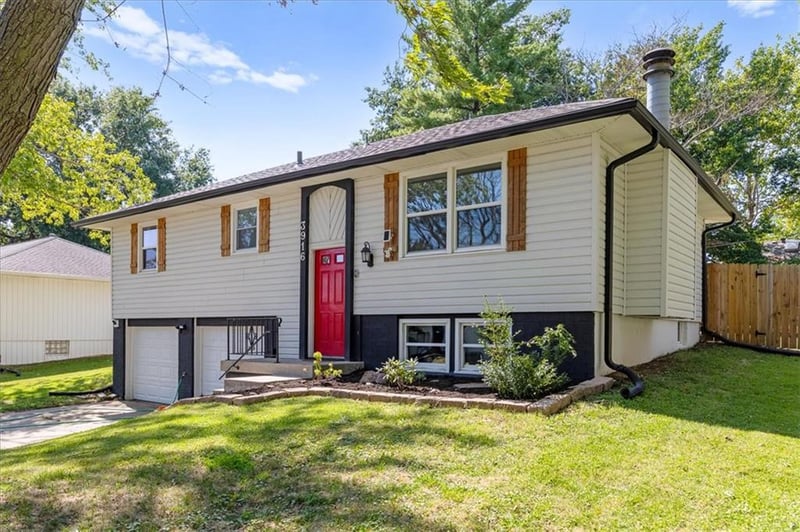 3916 S Crackerneck Rd, Independence, MO 64055