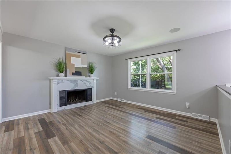 3916 S Crackerneck Rd, Independence, MO 64055