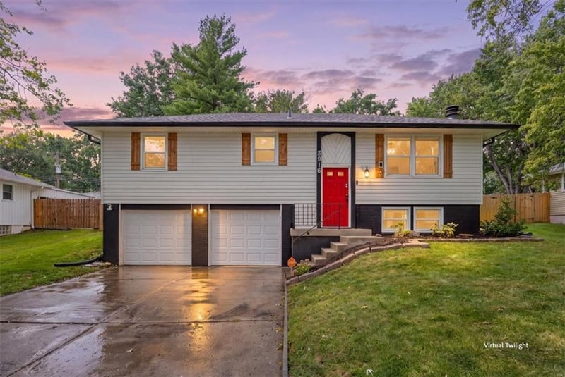 3916 S Crackerneck Rd, Independence, MO 64055