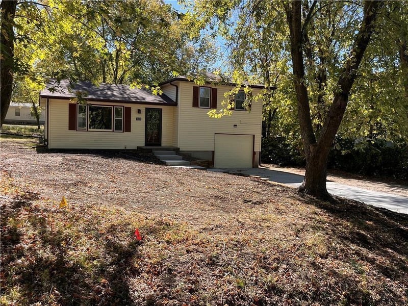 1828 E Pine St, Fort Scott, KS 66701