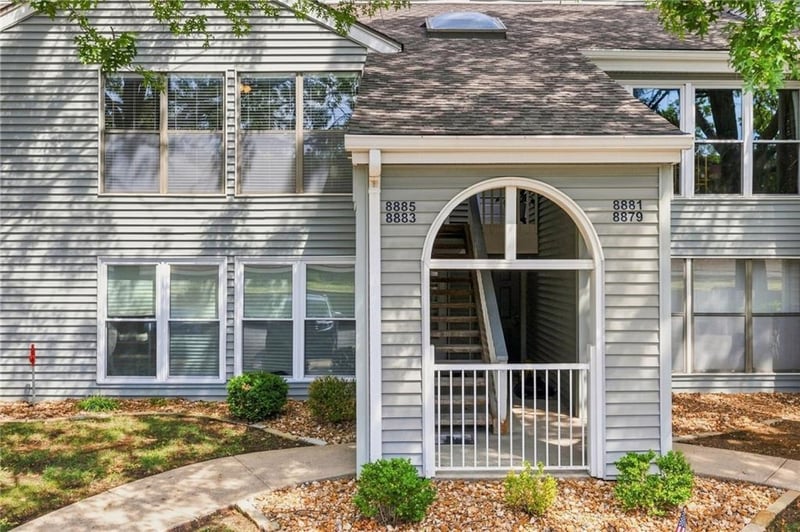 8885 W 106th Ter, Overland Park, KS 66212