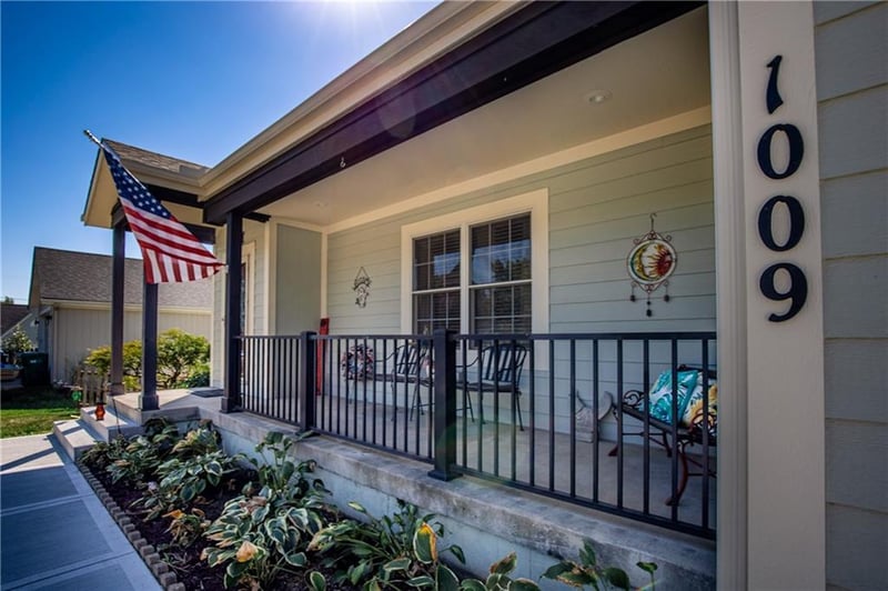 1009 Cherokee Ln, Paola, KS 66071