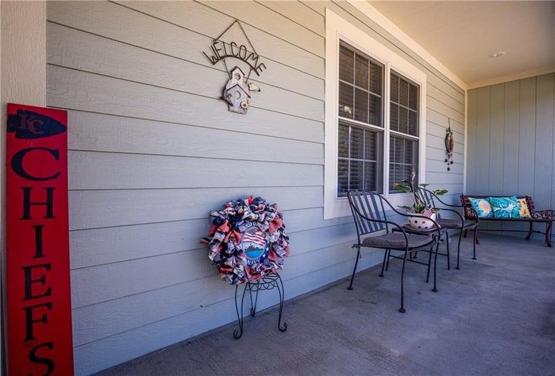 1009 Cherokee Ln, Paola, KS 66071