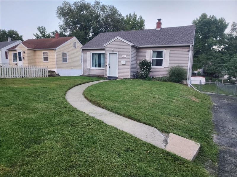 2607 Parallel Ave, St Joseph, MO 64506