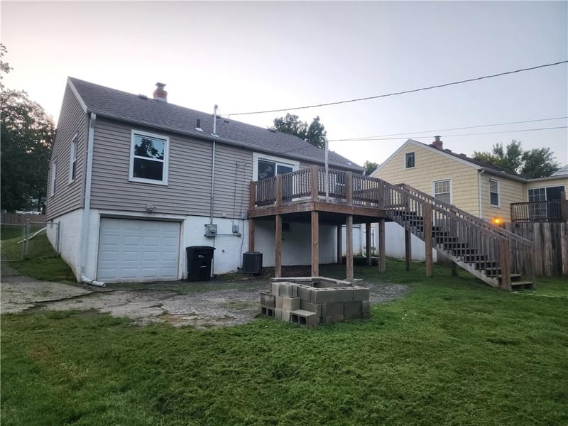 2607 Parallel Ave, St Joseph, MO 64506