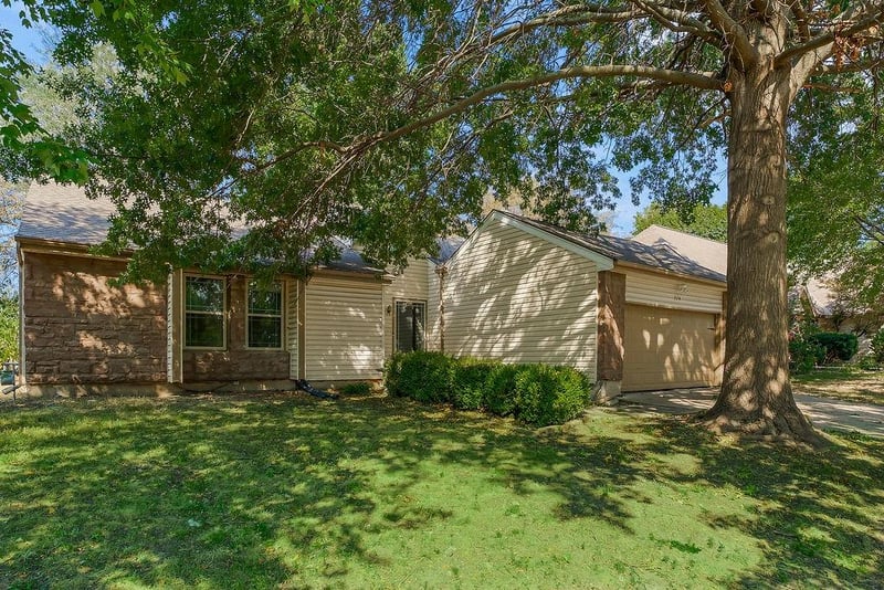 328 N Cherry St, Gardner, KS 66030