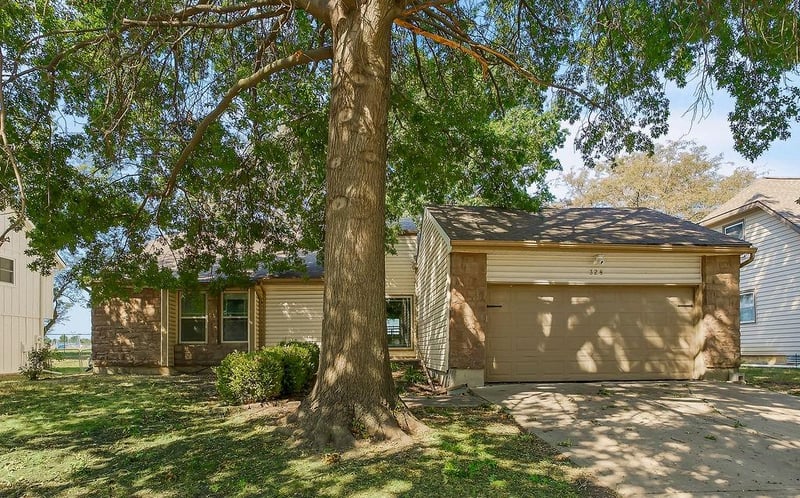 328 N Cherry St, Gardner, KS 66030