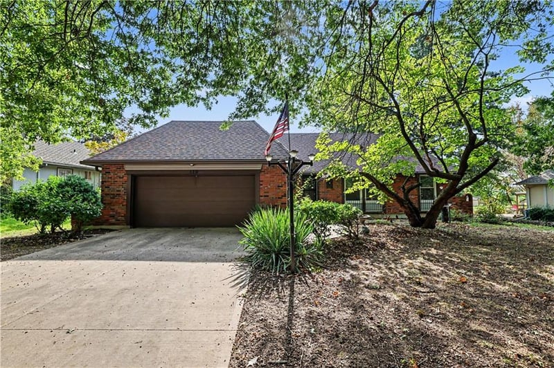 119 Johnston Pw, Raymore, MO 64083