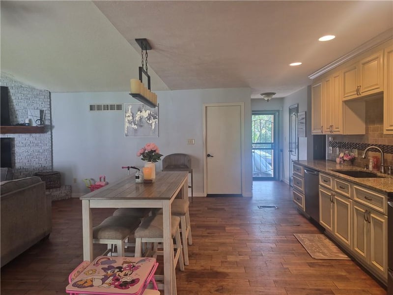 9310 E 83rd St, Raytown, MO 64138