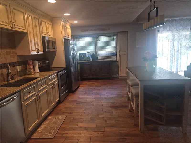 9310 E 83rd St, Raytown, MO 64138