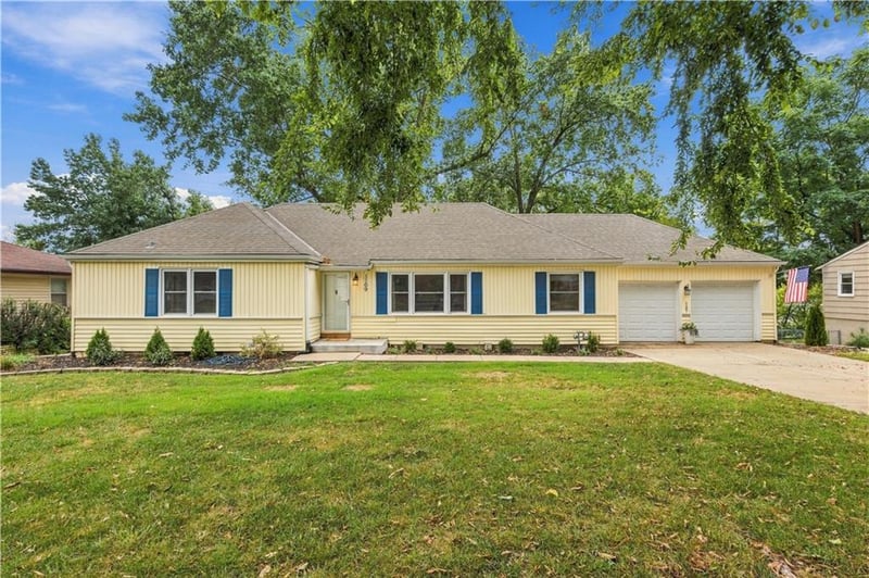 1109 W 100th Ter, Kansas City, MO 64114