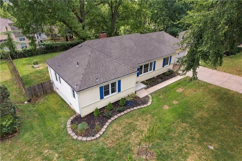 1109 W 100th Ter, Kansas City, MO 64114