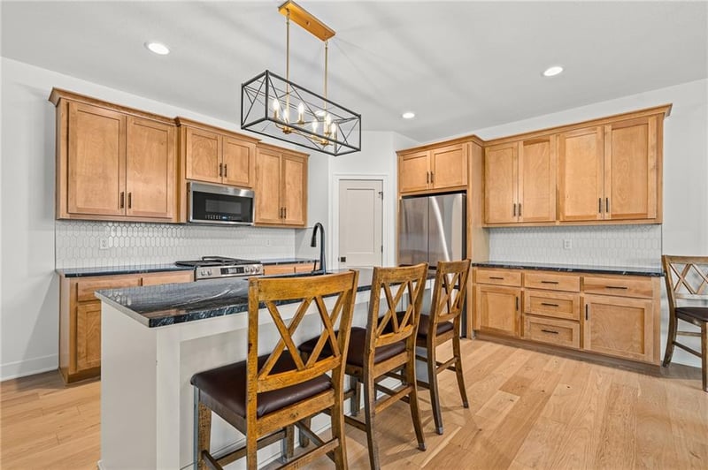 11808 E 231st St, Peculiar, MO 64078