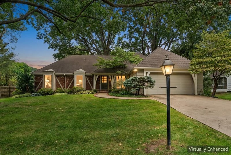 9312 Alhambra St, Prairie Village, KS 66207