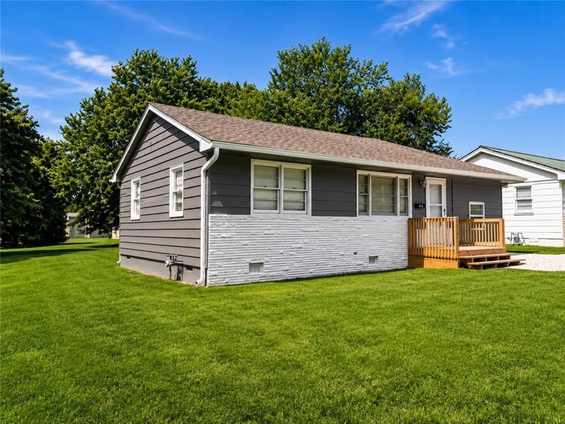 303 S Washington Ave, Knob Noster, MO 65336