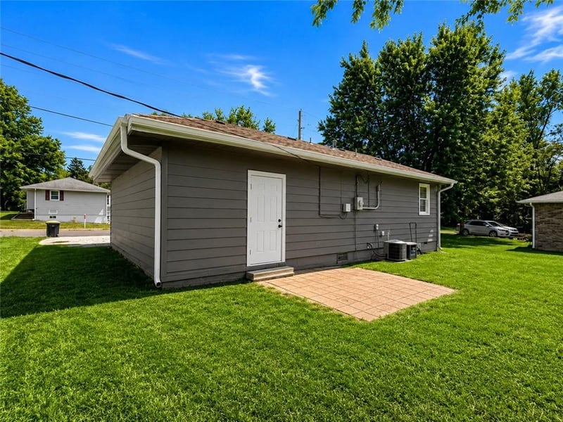 303 S Washington Ave, Knob Noster, MO 65336