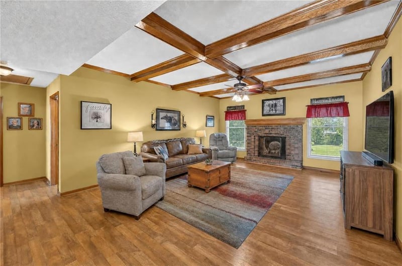 14318 Kimberly Dr, Excelsior Springs, MO 64024