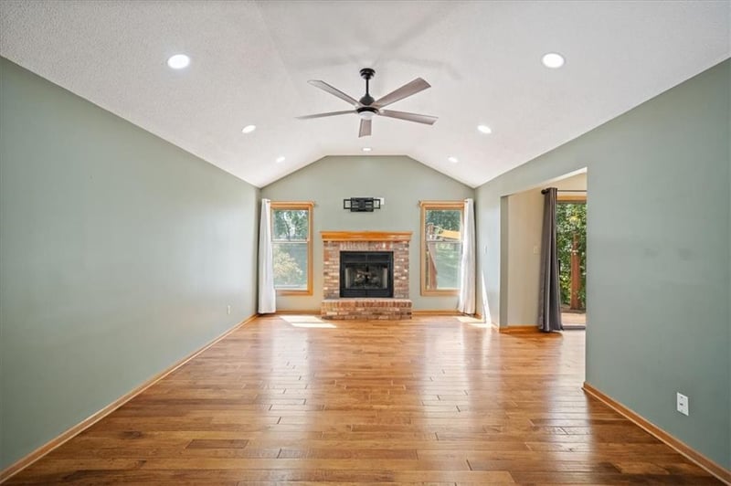 1206 SW Eastman Ct, Blue Springs, MO 64015