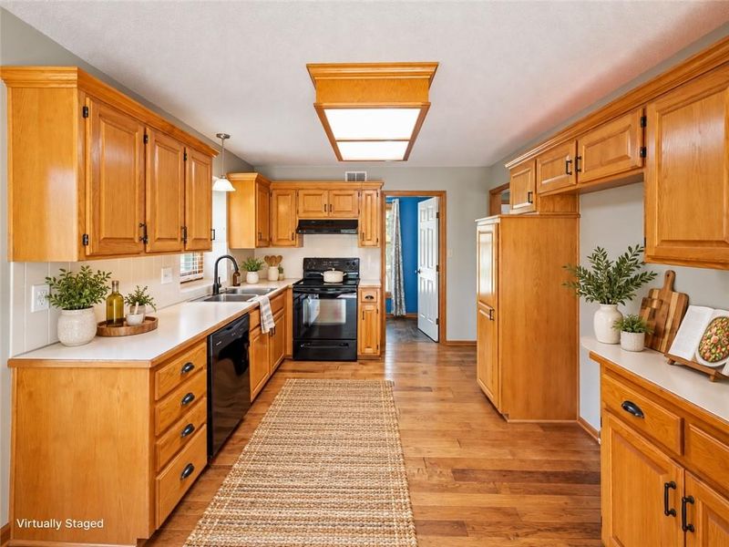 1206 SW Eastman Ct, Blue Springs, MO 64015