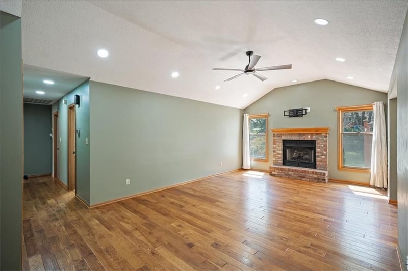 1206 SW Eastman Ct, Blue Springs, MO 64015