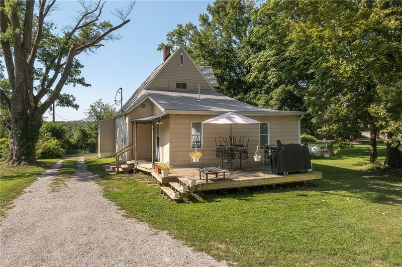 1509 SE Bush Rd, St Joseph, MO 64504