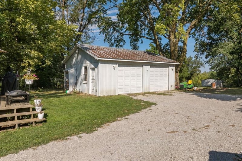 1509 SE Bush Rd, St Joseph, MO 64504