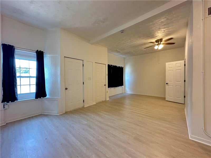 203 NE 2nd St, Hardin, MO 64035