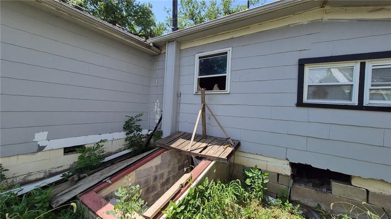 925 E Wilson St, Ottawa, KS 66067
