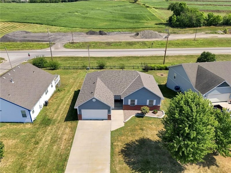 1706 Bluebird Ct, Atchison, KS 66002