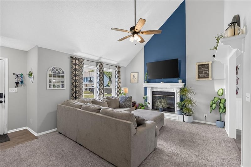 306 Lakeland Dr, Smithville, MO 64089