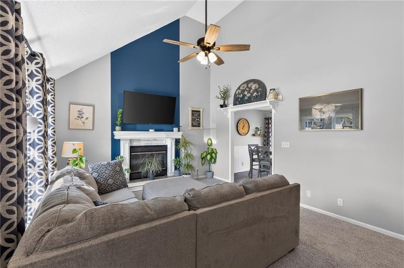 306 Lakeland Dr, Smithville, MO 64089