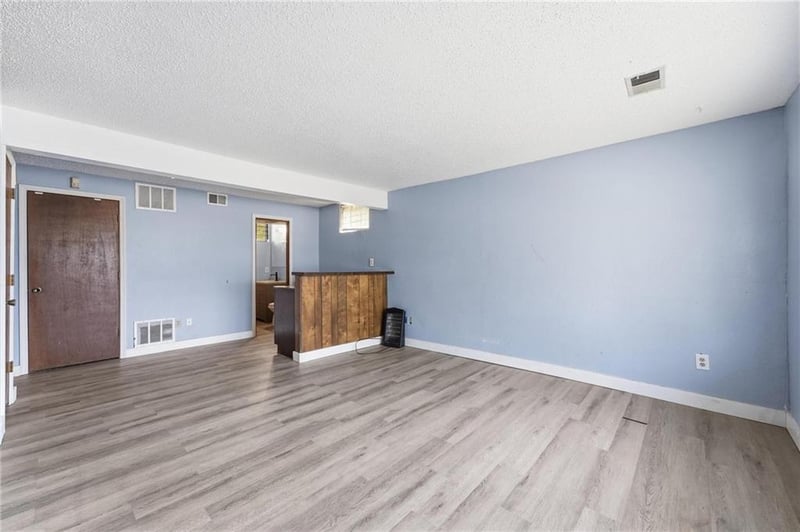 4031 Hedges Ave, Kansas City, MO 64133