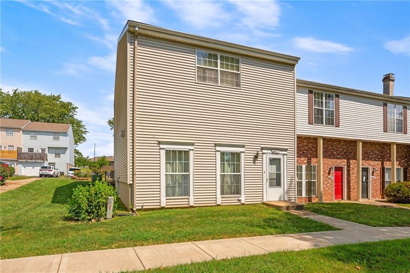 6617 E 128th St, Grandview, MO 64030